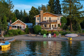 Charming Lakefront Cabin with Deck and Fire Pit!